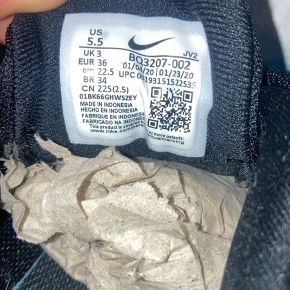 Brand new black/white women’s Nike revolution 5 - Picture 6 of 6